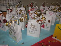 Sachets de bonbons décorés et confectionnés par les collégiens.