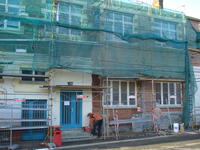 Façade du lycée en travaux